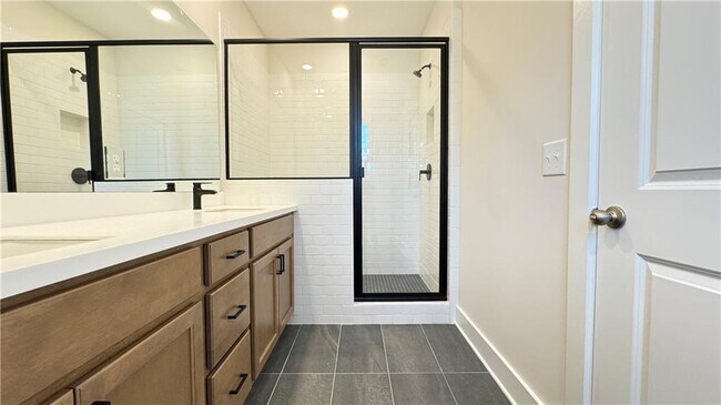 Building Photo - 2694 Evers Dr NE