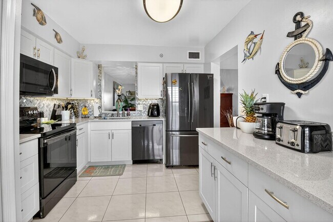 Building Photo - 14527 Bonaire Blvd