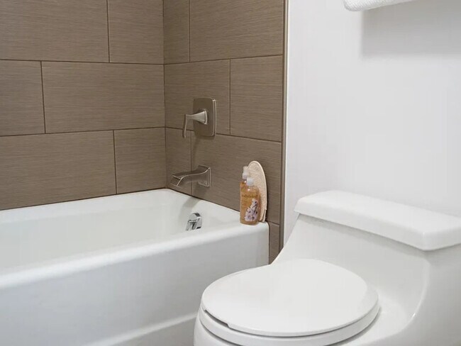 Building Photo - 101 Lombard St