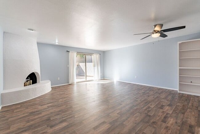 Building Photo - Pending/ Rented - 2-Car Garage & Fenced Yard! 2-Bed, 2-Bath Home in East Tucson