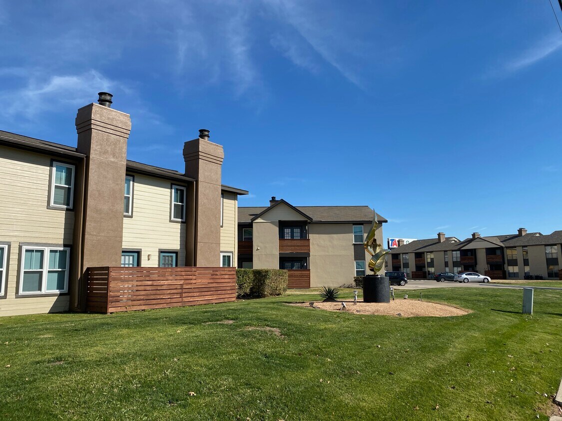 The Arts Apartments At Broadway Commons Garland Tx Apartment Finder