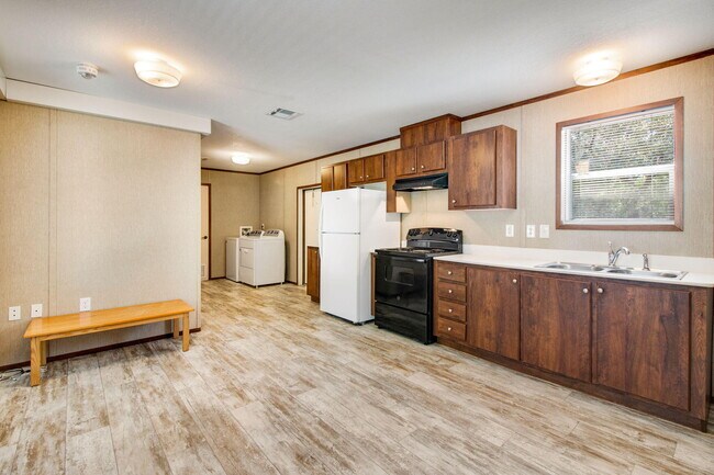 Building Photo - 396 Peachtree Cir