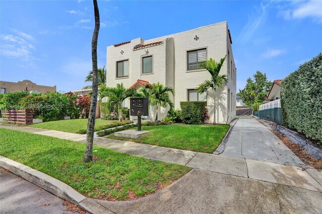 Building Photo - 1721 SW 13th St