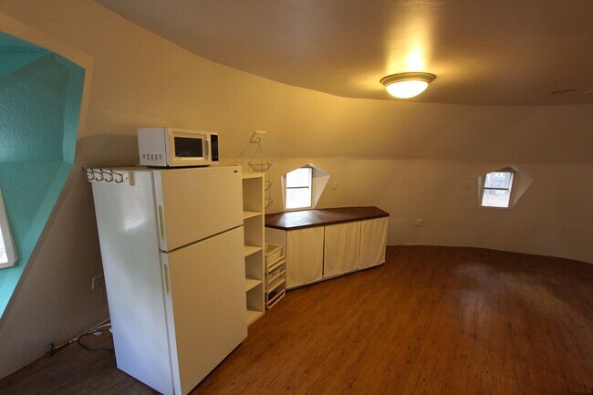 Building Photo - $300 Off First Month | Unique Dome Studio in Parks, AZ