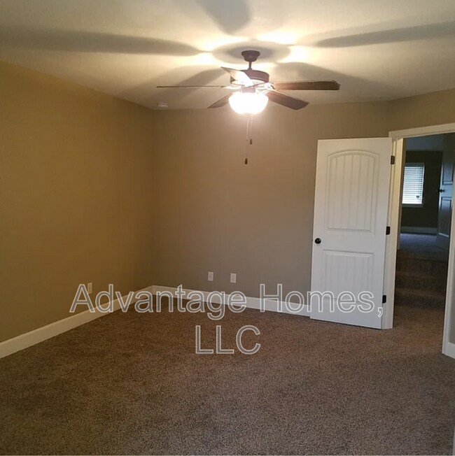 Building Photo - 2176 SW Timbertrace Ln