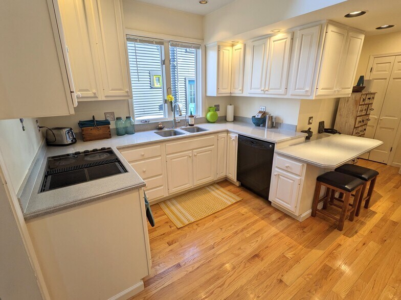Kitchen - 814 S Henderson St