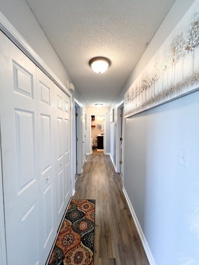 Building Photo - Single-Family Home in Oak Grove, KY--Large...