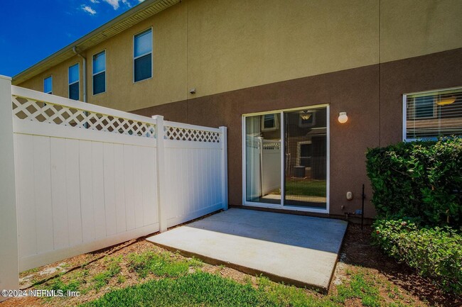 Building Photo - 1500 Calming Water Dr
