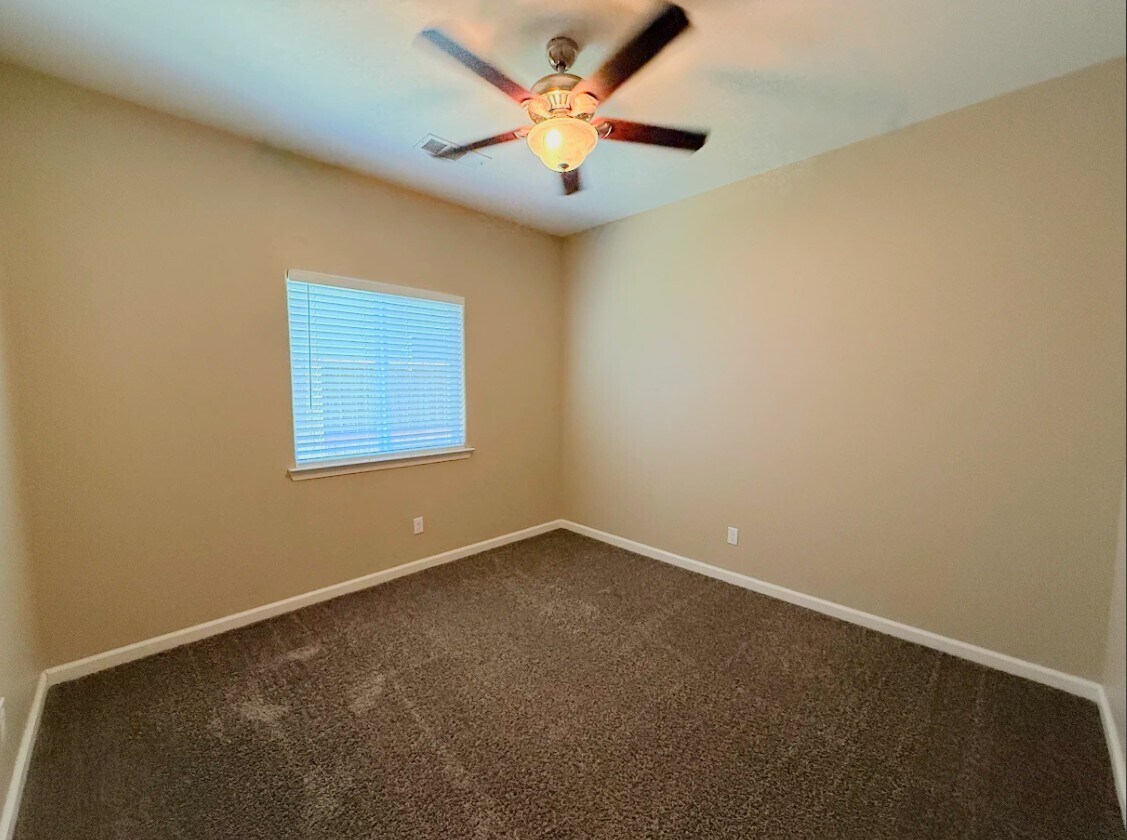 Building Photo - 4014 Cinnabar Ave