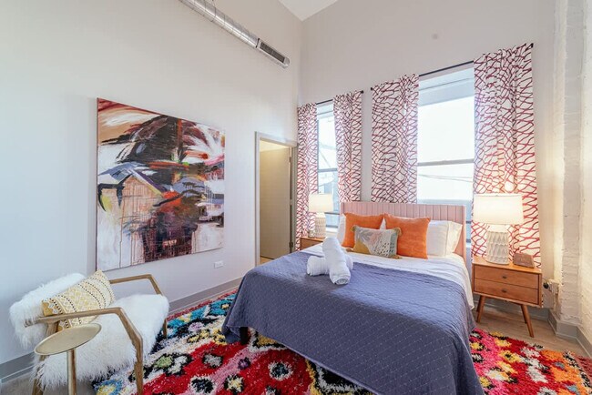 Building Photo - 1954 W North Ave