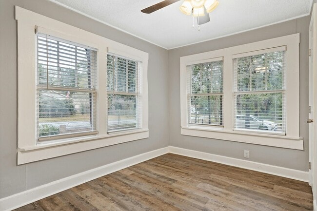 Building Photo - 1700 Northview Dr