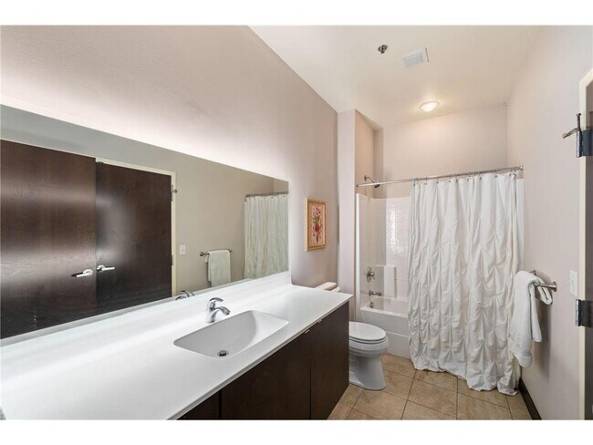 Building Photo - 618 N Washington Ave