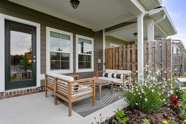 Building Photo - Franklin Townhome For Lease