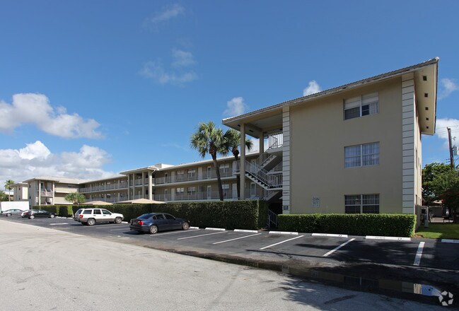 Primary Photo - Park East Apartments