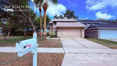 Building Photo - 3640 S St Lucie Dr