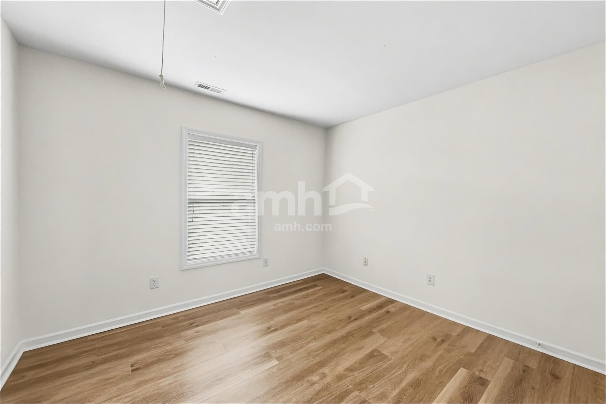 Building Photo - 611 Blue Lake Dr