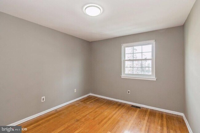 Building Photo - 6738 Emlen St