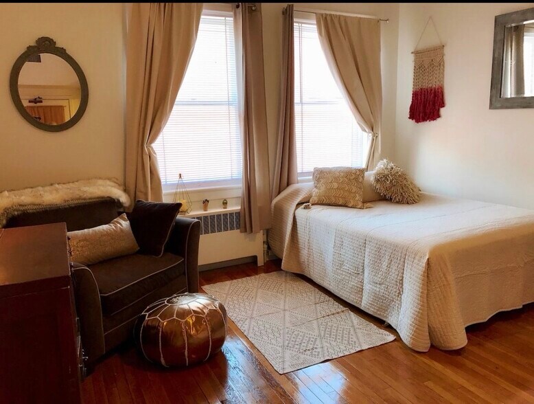 Building Photo - 108 2nd St SW