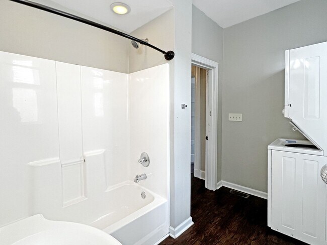 Building Photo - 16 S Stafford Ave