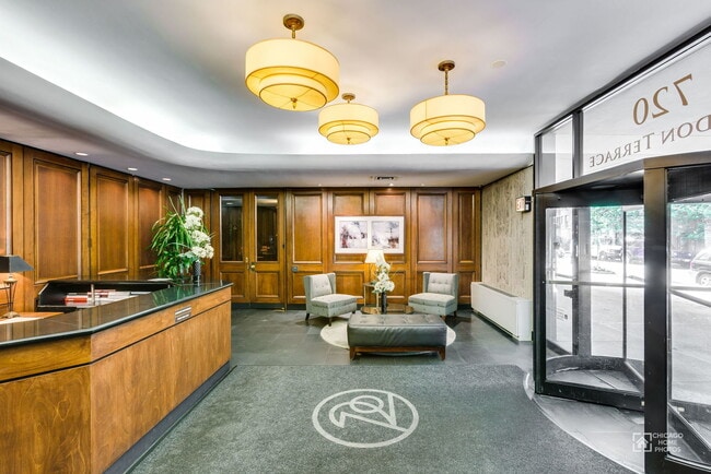 Building Photo - 720 W Gordon Terrace