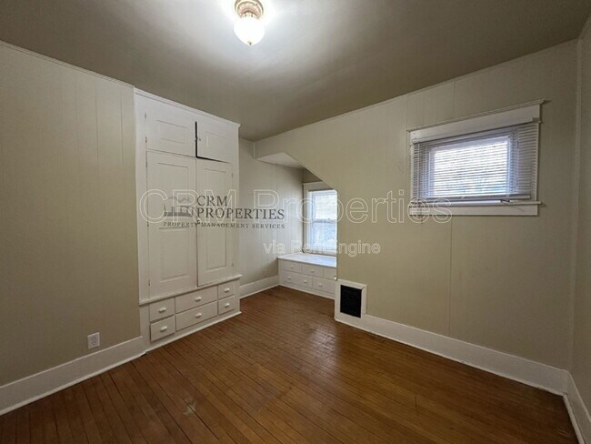 Building Photo - 225 Kingston Rd