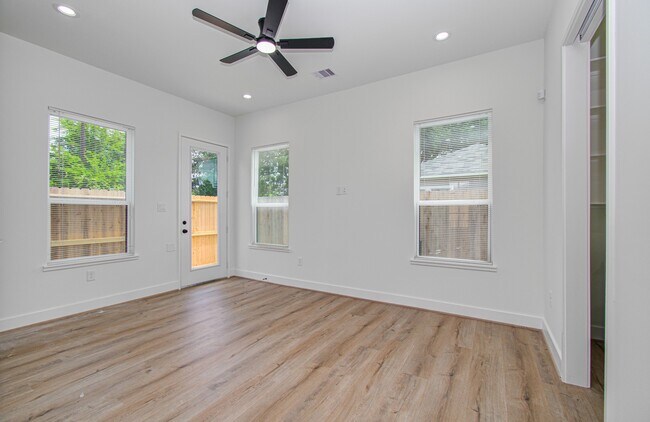 Building Photo - 1308 Tarley St