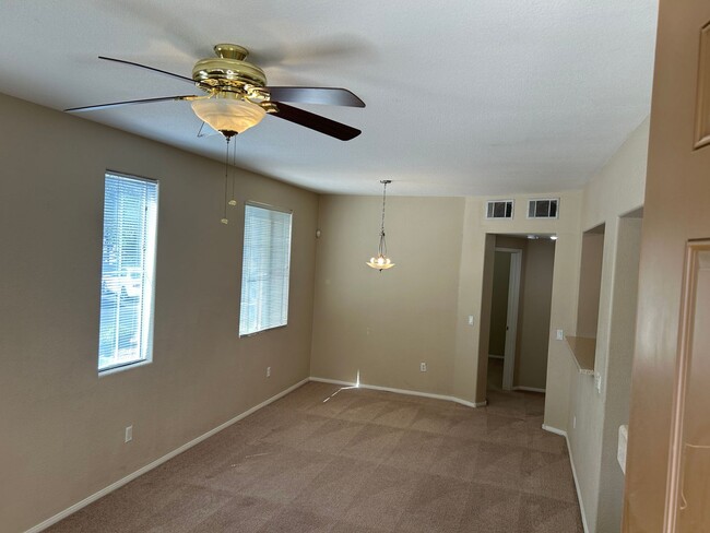 Building Photo - Rare & hard to find 2 BED & 2 BATH with ATTACHED GARAGE.