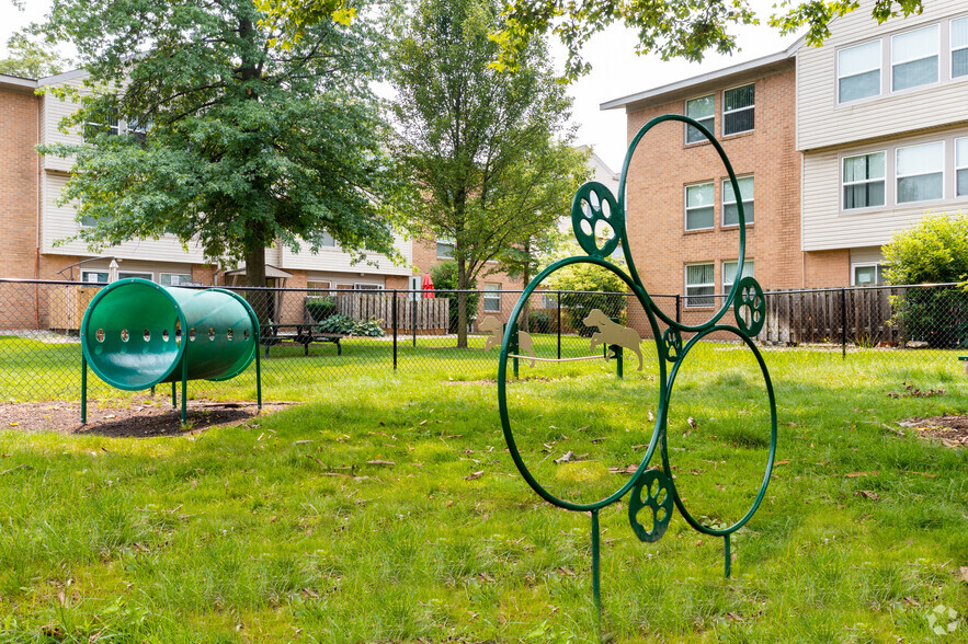 Primary Photo - Southgate Apartments - Southgate, MI