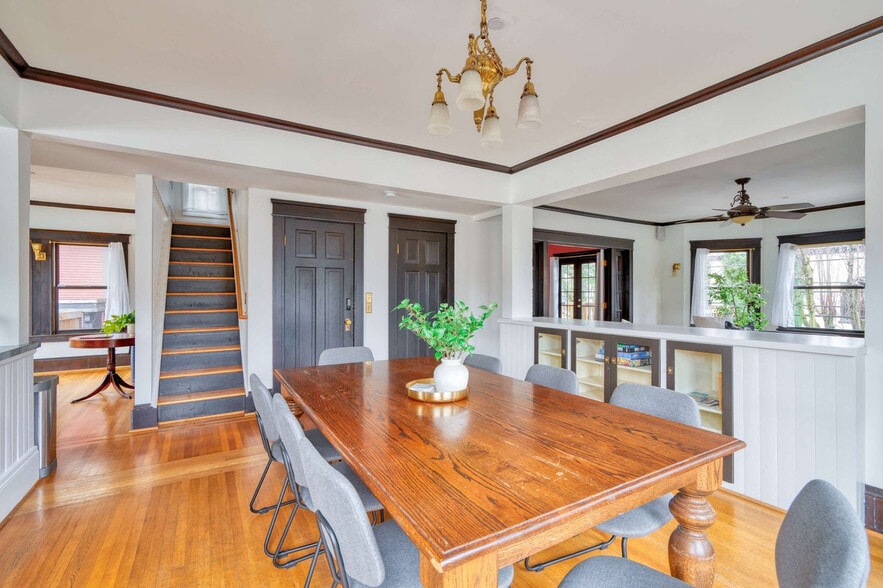 Building Photo - 2104 NW Everett St