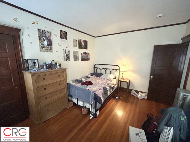 Building Photo - 183 College Ave