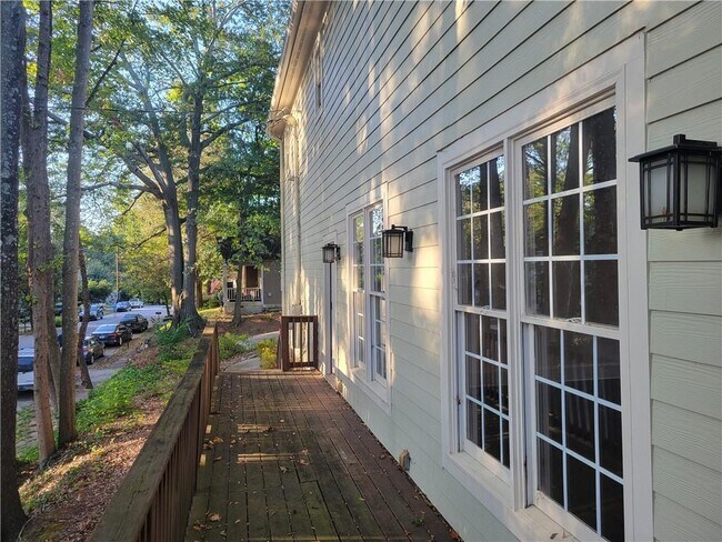Building Photo - 371 Kendrick Ave SE