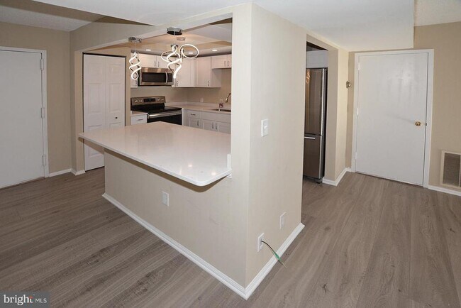 Building Photo - 7621 Provincial Dr