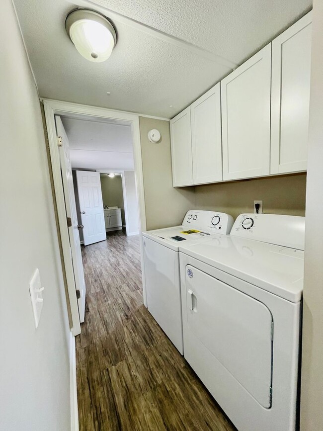 Building Photo - 2bd/2ba Renovated Mobile Home on a Perfect Country Lot Overlooking Farm Fields!
