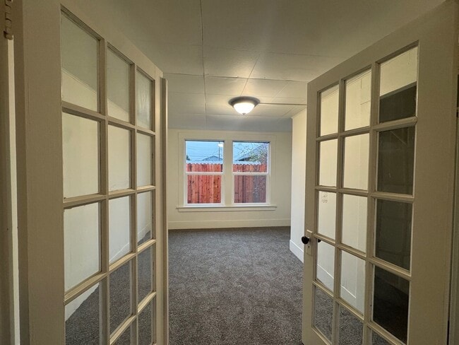 Building Photo - 2015 I St