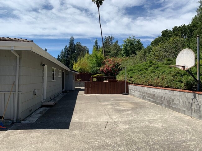 Building Photo - 261 Rheem Blvd