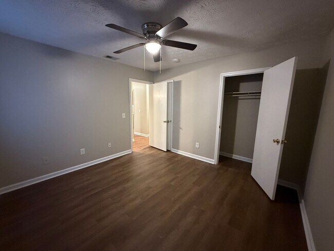 Building Photo - 108/110 St Andrews Ct