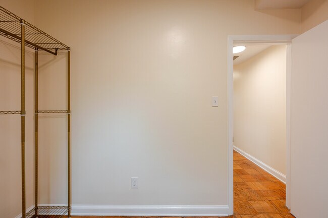 Building Photo - 639 11th St NE