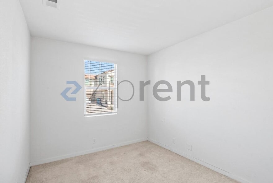 Building Photo - Unit