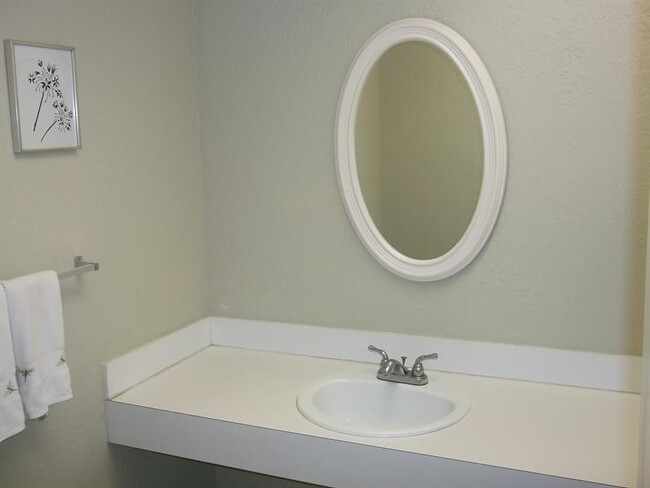 Building Photo - 770 SE 2nd Ave