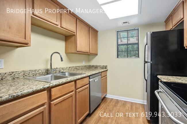 Building Photo - 12063 Alta Carmel Ct