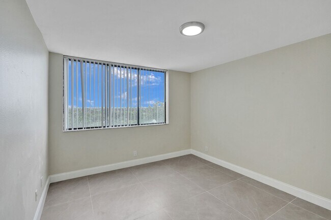Building Photo - 4810