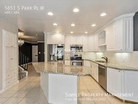 Building Photo - 5651 S Park Pl W