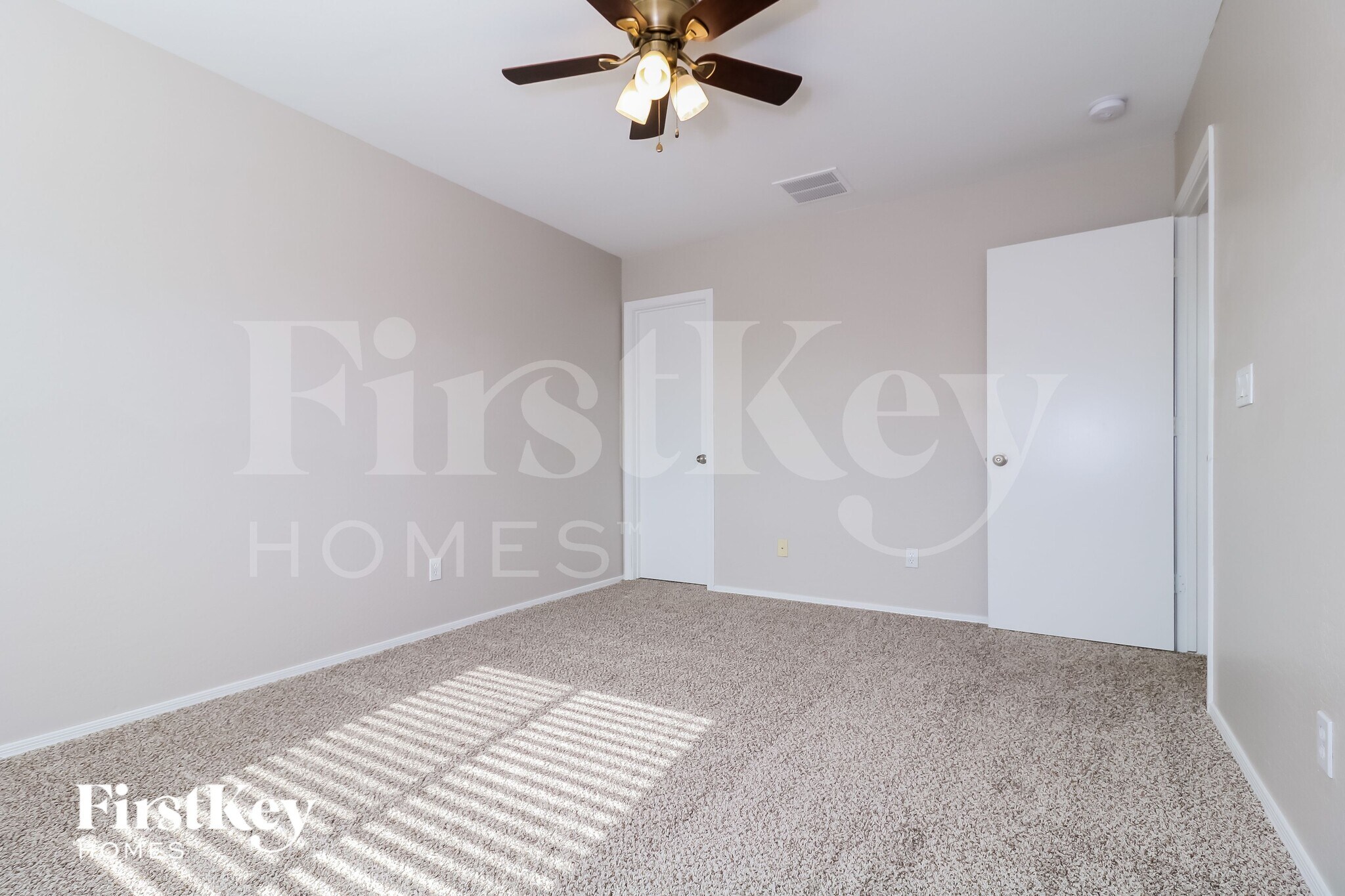 Building Photo - 1411 S 222nd Ln