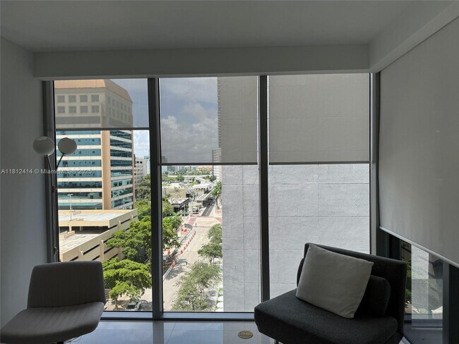 Building Photo - 1300 Brickell Bay Dr