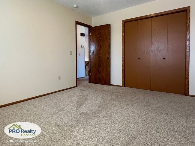 Building Photo - 3 Bedroom Home