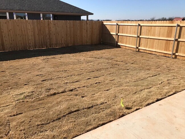 Building Photo - 6047 Jennings Dr