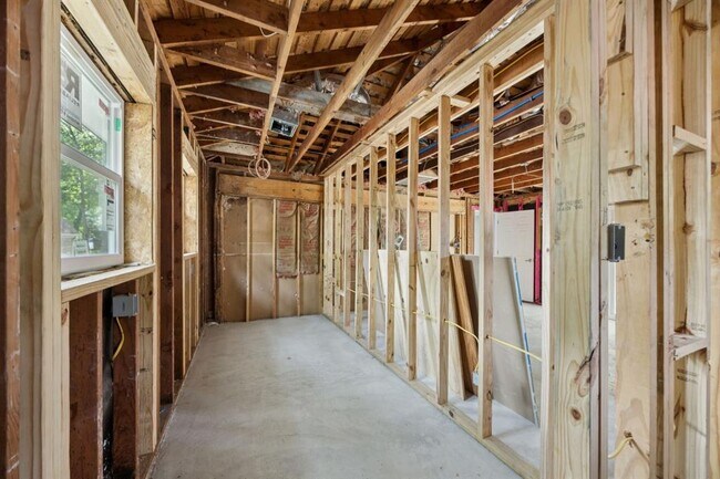 Building Photo - 553 Cane River Ln