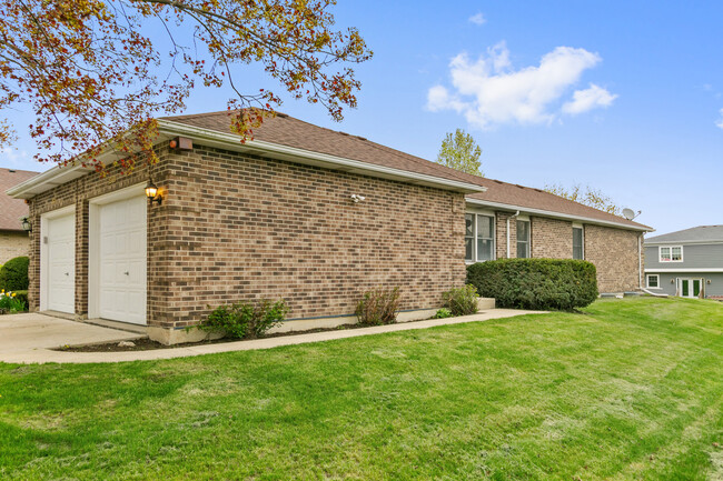 Building Photo - 1569 Galway Dr