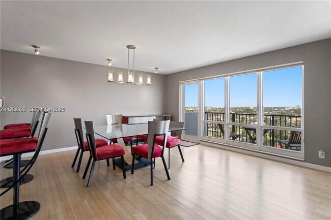 Building Photo - 340 Sunset Dr