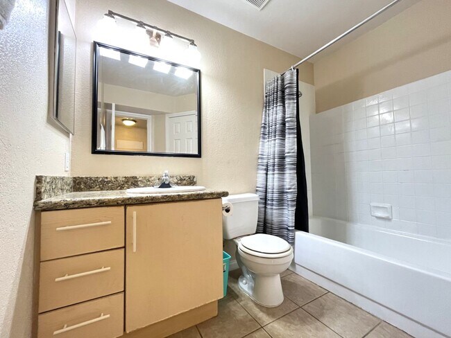 Building Photo - 2160 Highpointe Dr
